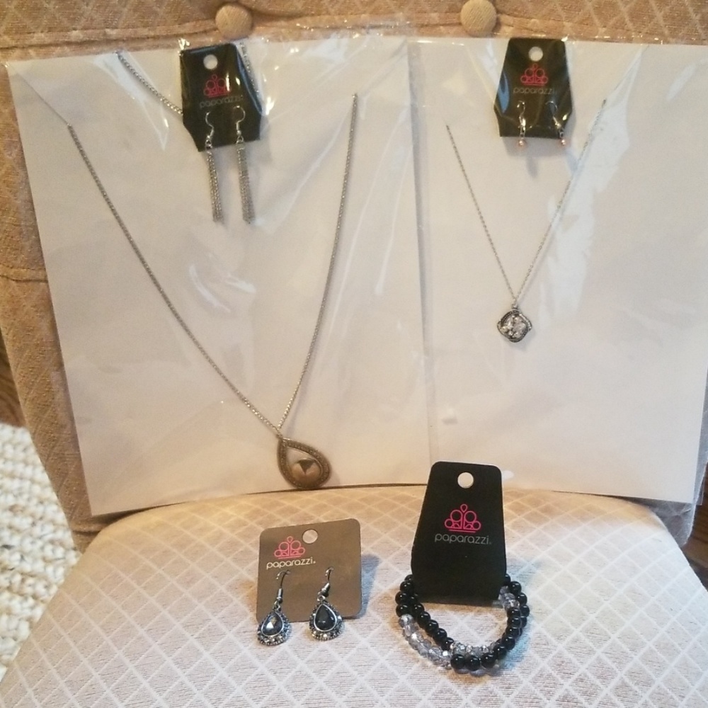 NWOT Paparazzi Jewelry